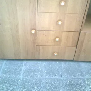 Деревянный шкаф 